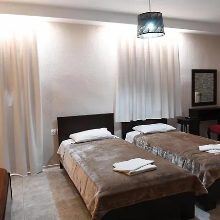 Alexandros بيت ضيافة